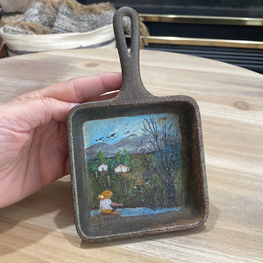 Wagner’s cast iron hand painted mini skillet